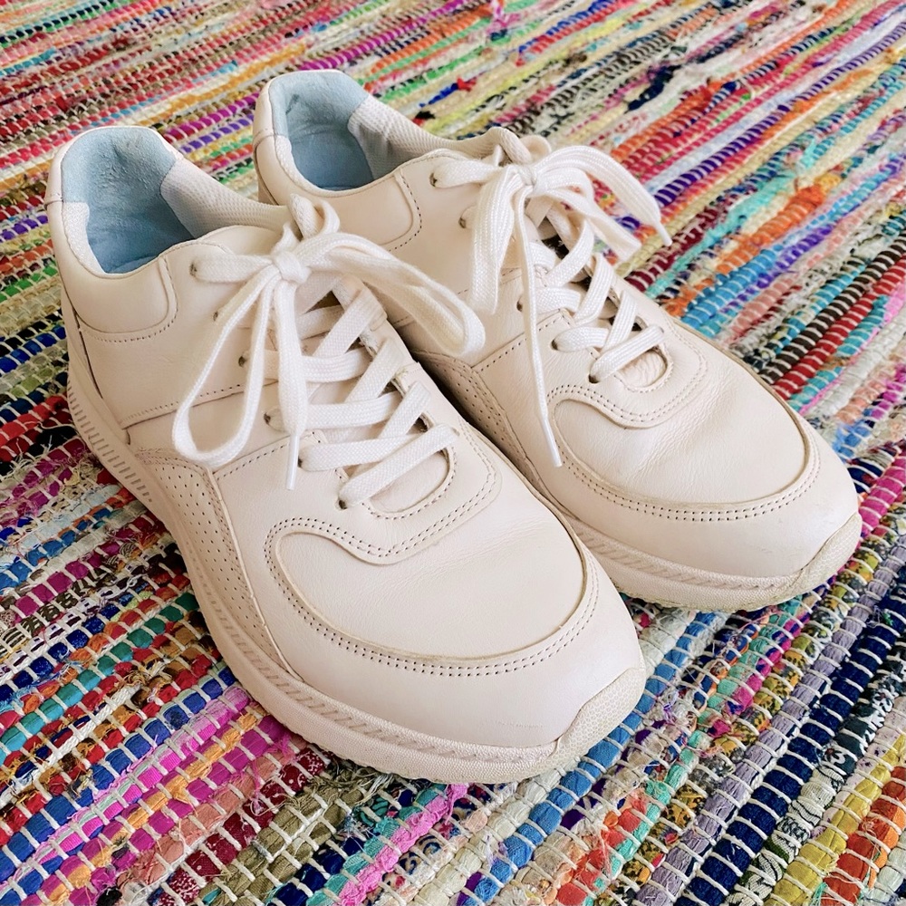 O by Everlane Trainer Sneakers in Blush 🫶🏻 Sz 10.5 (fits more like 9.5/10)